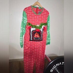 CHRISMAS PAJAMAS Unisex Adult Onesie Size Large Fireplace Garland